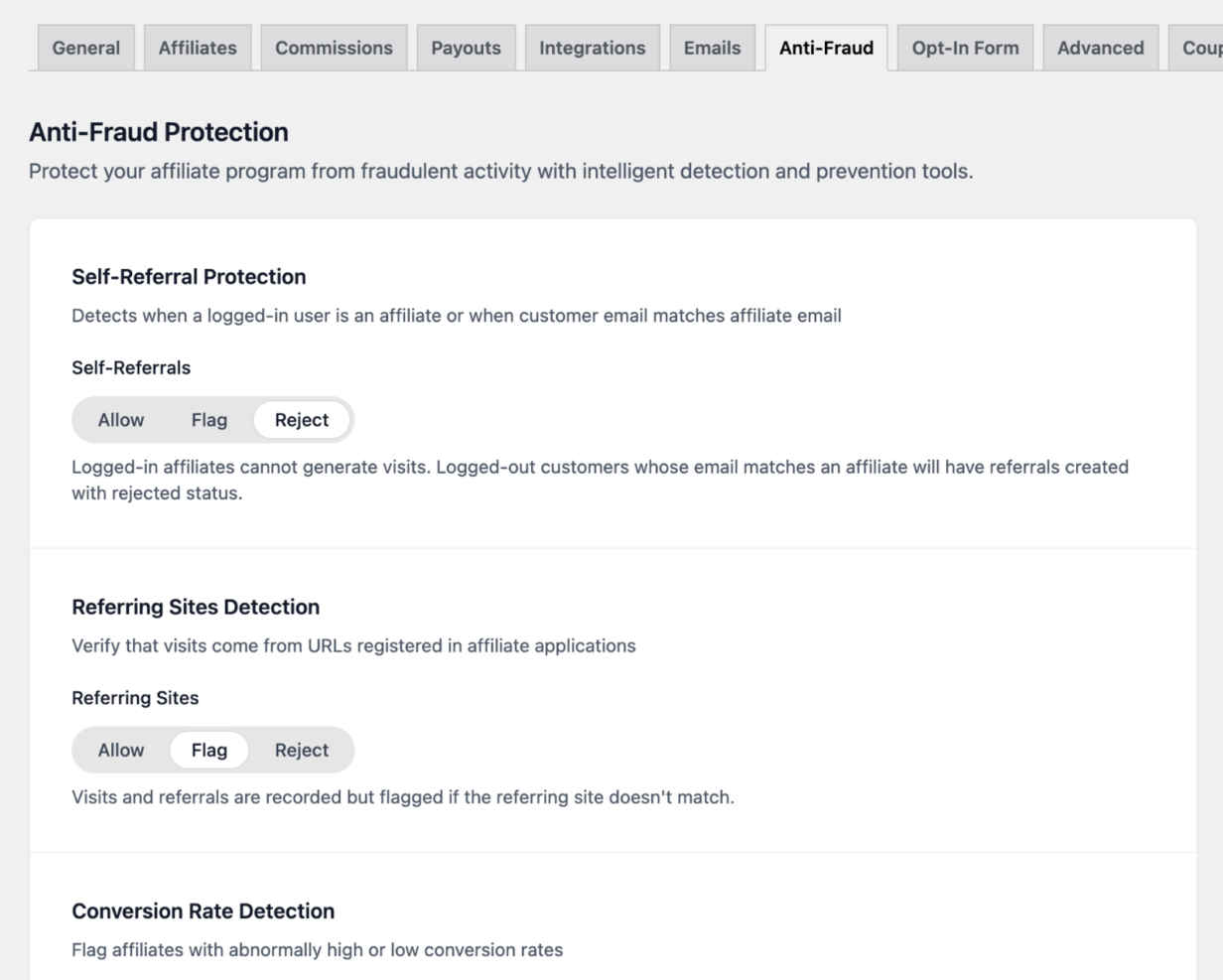 Pestaña de configuración Anti-Fraude de AffiliateWP que muestra Protección contra Autorreferencias, Detección de Sitios de Referencia y Detección de Tasa de Conversión.