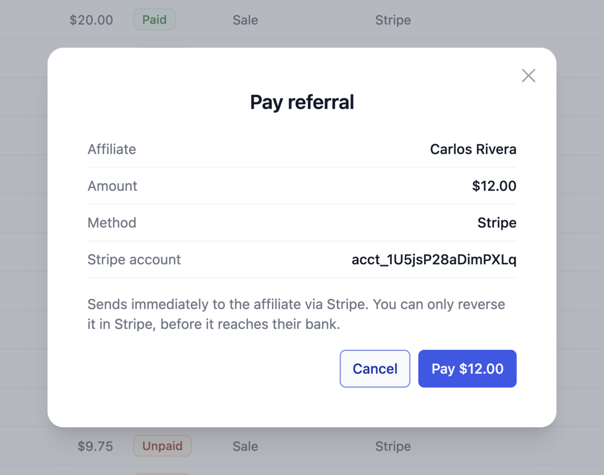 O pop-up Pagar referência na tela de Referências, mostrando um pagamento Stripe de ,00 para Carlos Rivera e um botão de confirmação dizendo Pagar ,00